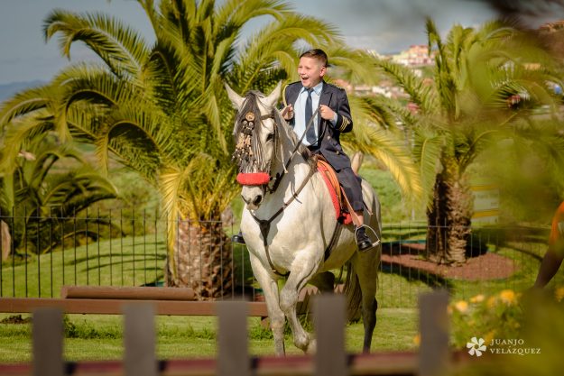 Sesiones de comunión diferentes, comuniones en Tenerife, Fotógrafo de familia, fotógrafo de niños.